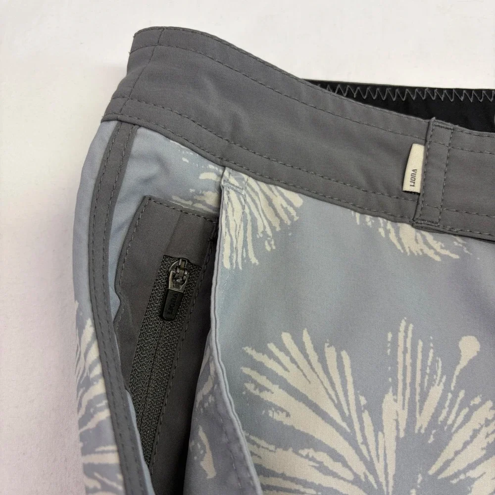 Vuori Cruise Board Shorts Mens 28 Grey Floral Performance Surf Beachwear